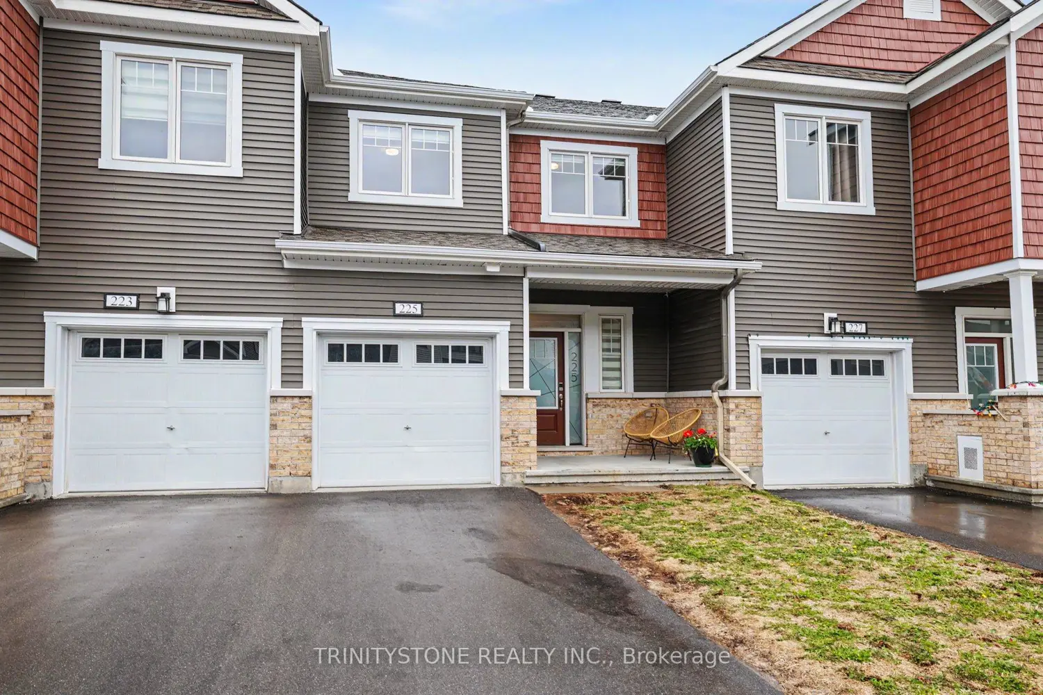 225 Billrian Crescent photo 2