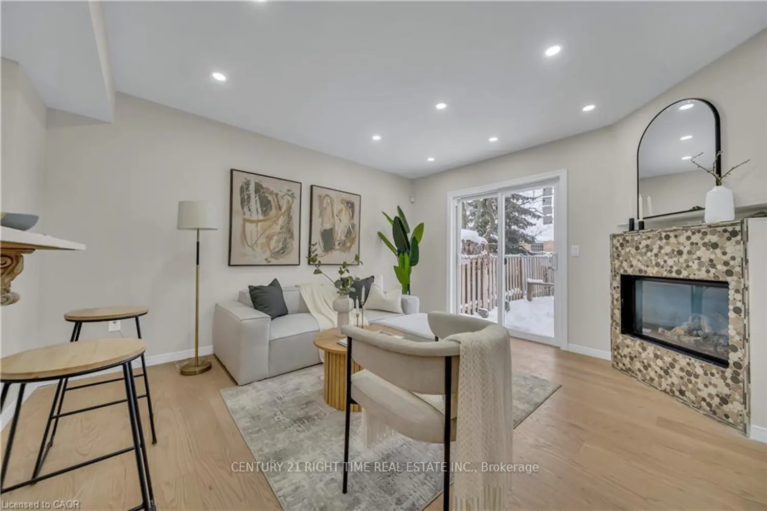 540 Mariner Drive photo 4