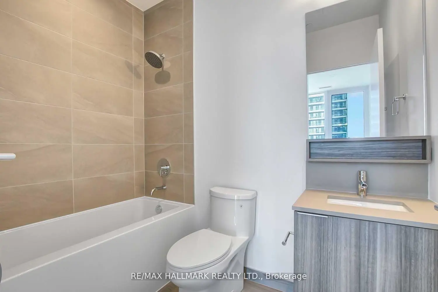 Additional image 6 of 898 Portage Parkway 4308