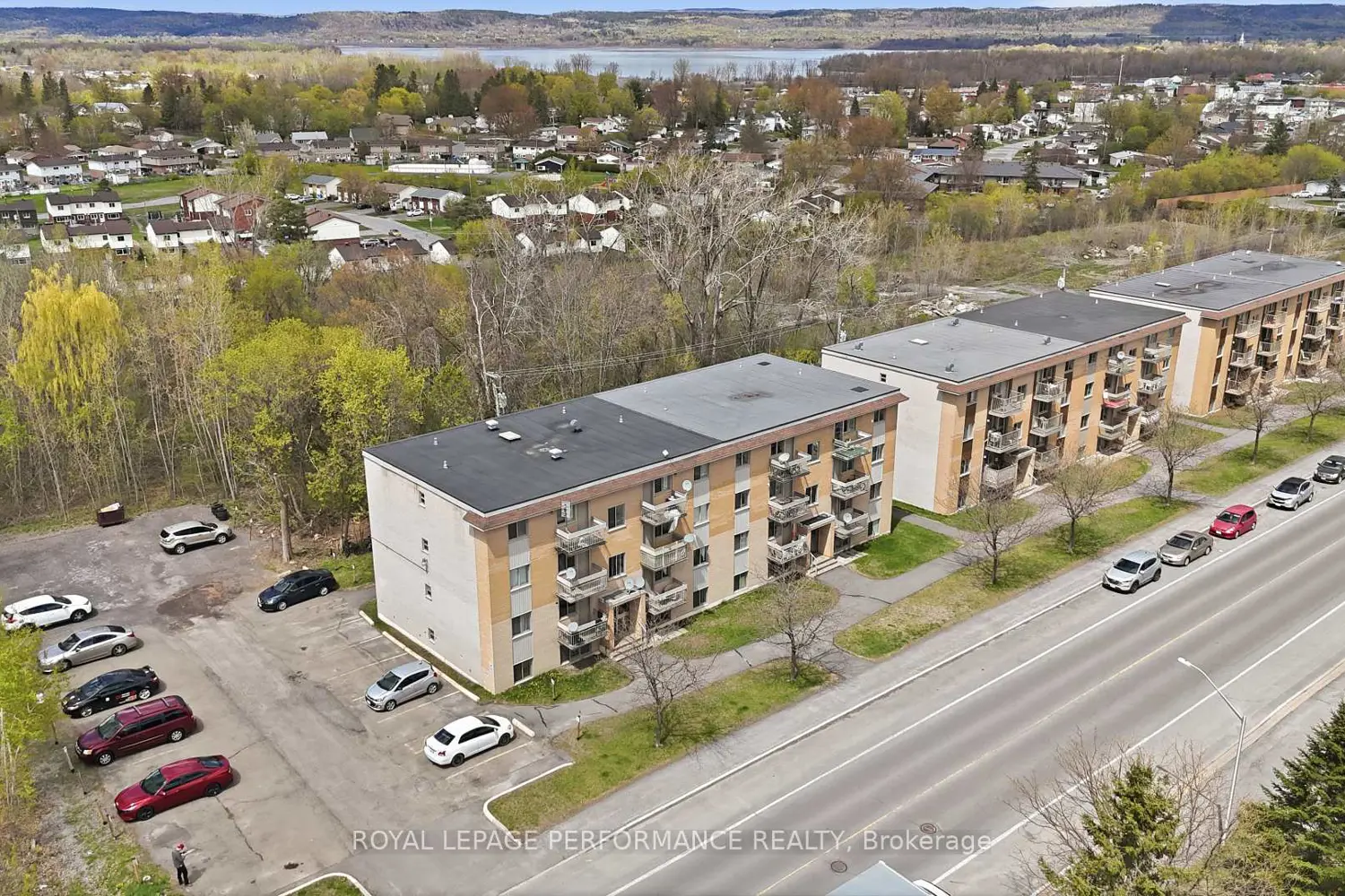Additional image 10 of 998 Cartier Boulevard 8