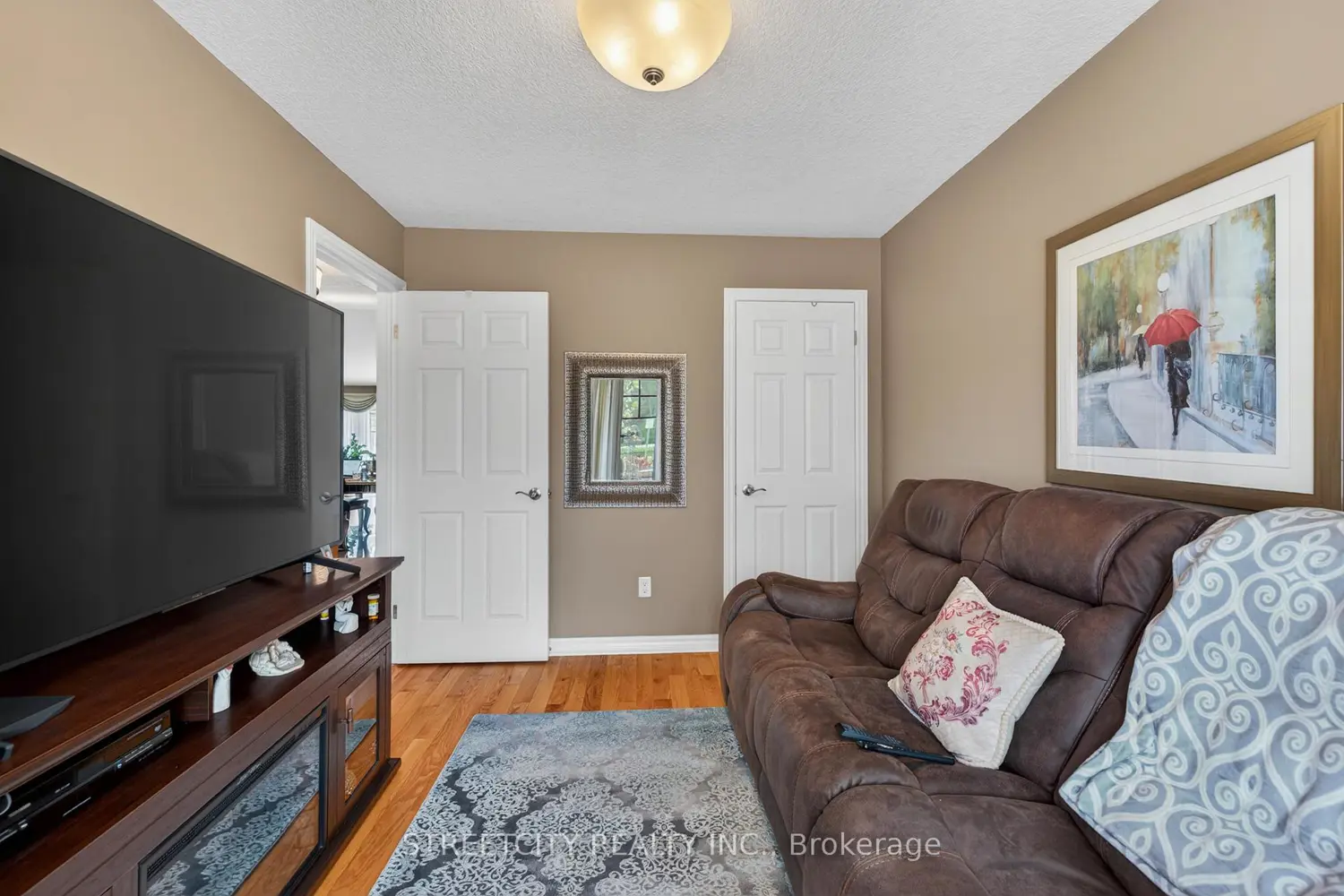 Additional image 2 of 2100 Denview Avenue 21