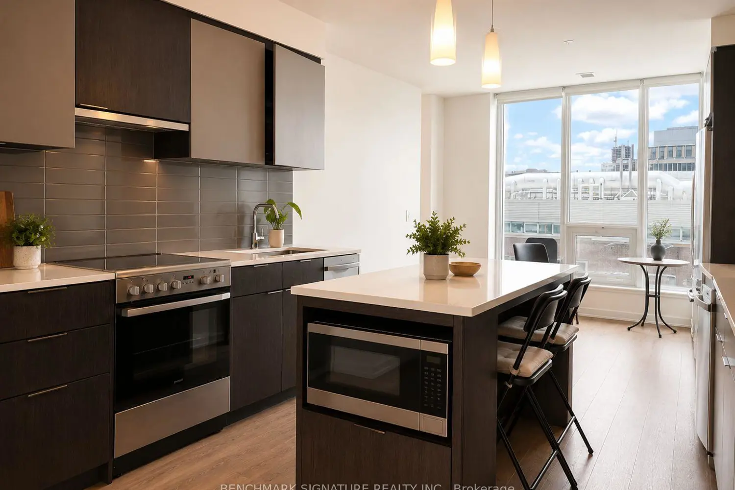 203 College Street 606 photo 2