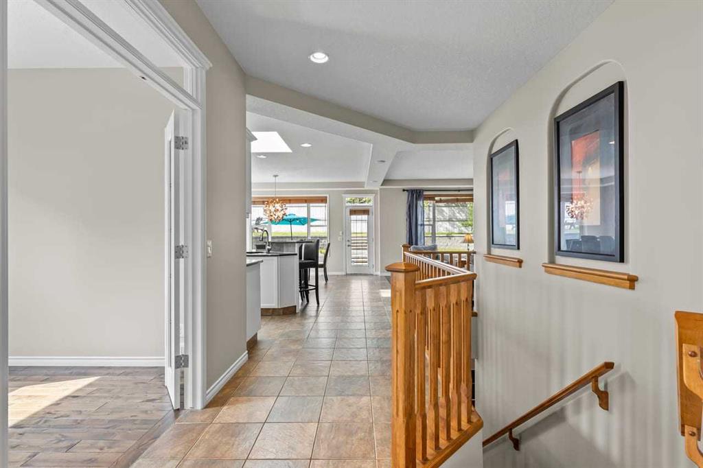 Additional image 3 of 25 Panamount Green NW, Calgary, AB, T3K 5R6