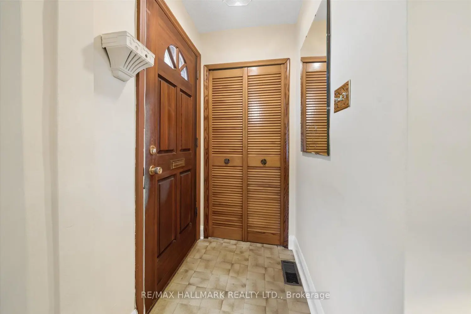 51 Bertha Avenue photo 4