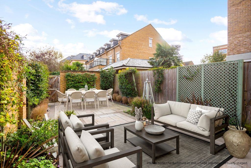 4 bed town house to rentHawtrey Road, Windsor SL4