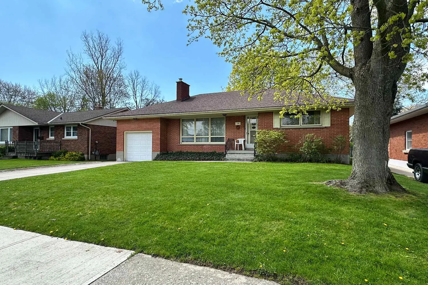 130 Gardiner Avenue photo 3