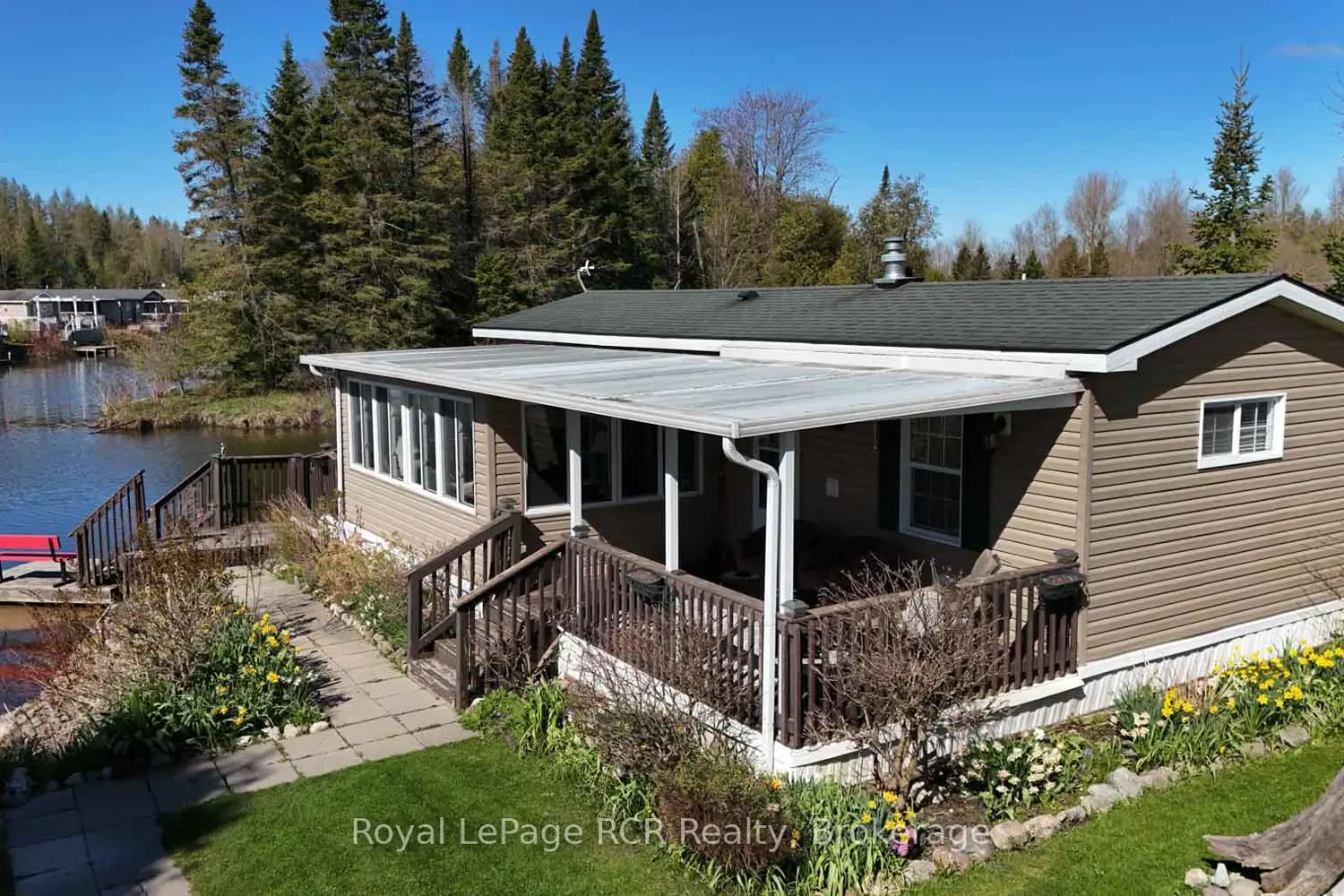 61 Lakeside Street