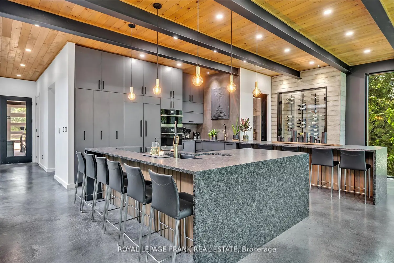 910 Birchview Road photo 4
