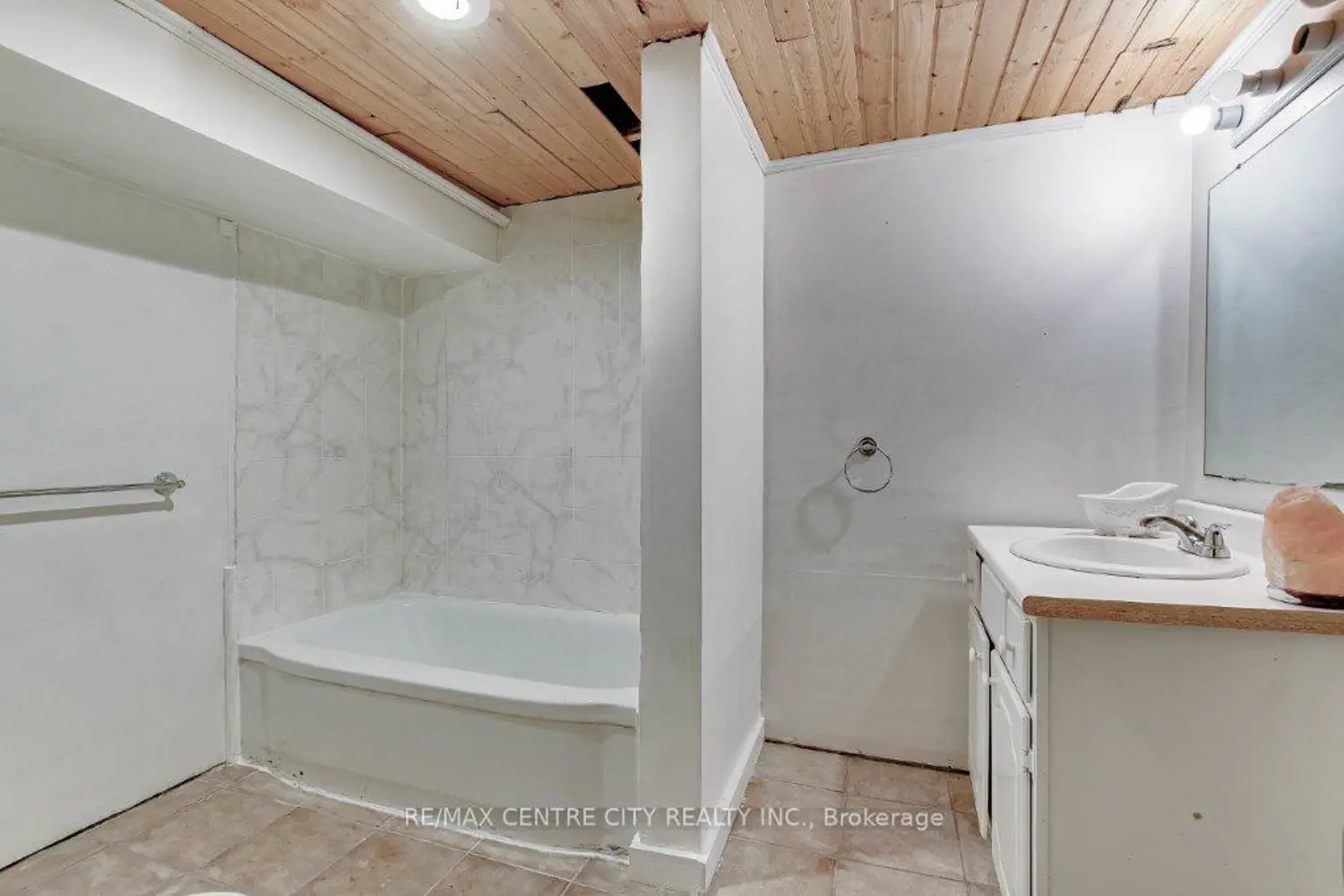 Additional image 12 of 781 Dufferin Avenue