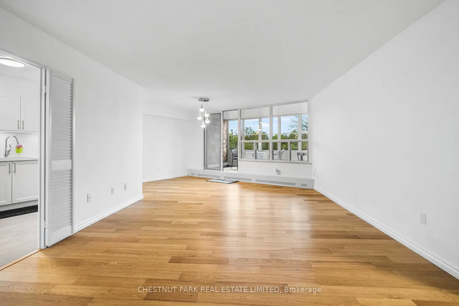 60 Pavane Linkway 206 photo 2