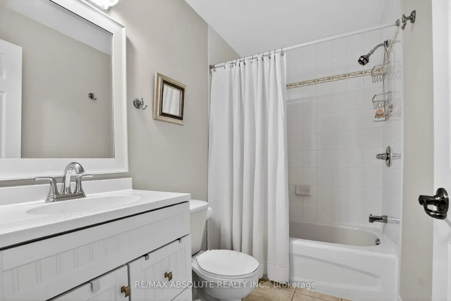 Additional image 13 of 19 Goldora Private
