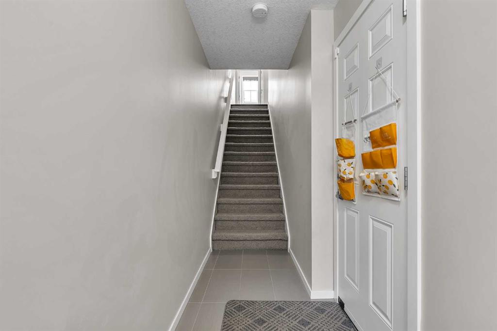 Additional image 4 of 439 Ascot Circle SW, Calgary, AB, T3H 0X3