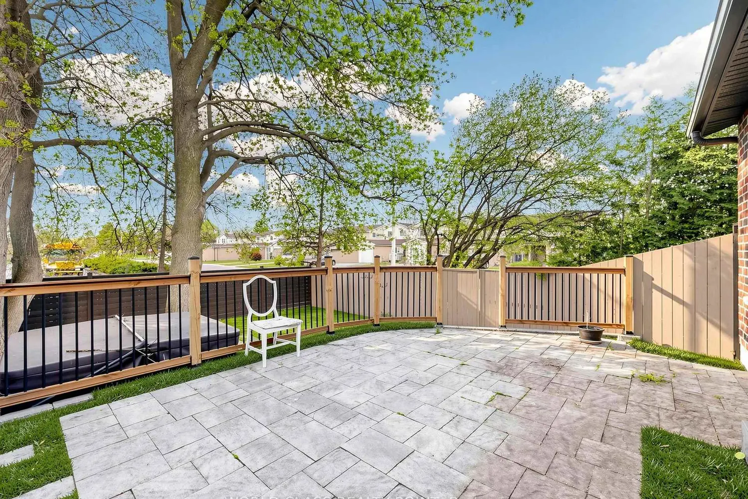 Additional image 16 of 1638 Norwill Crescent