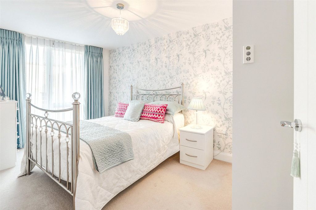 Additional image 5 of 2 bed flat to rentMarine Parade, Worthing, West Sussex BN11