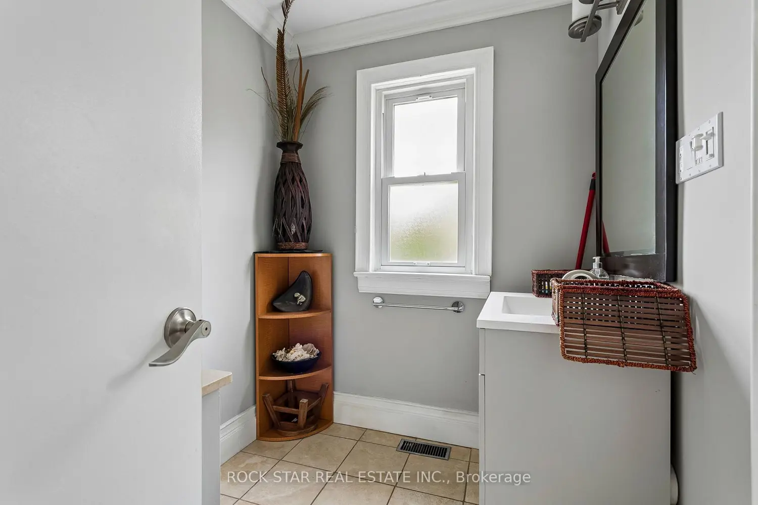 379 Ontario Street photo 3
