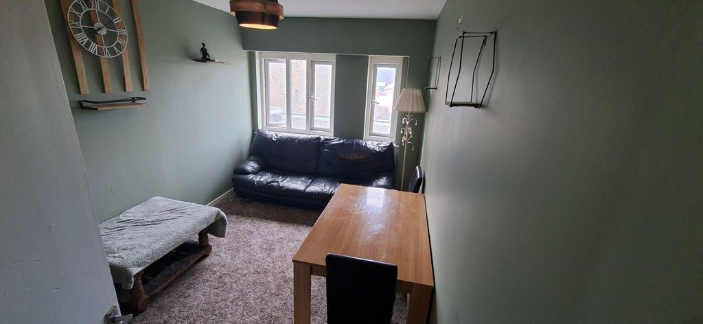 Additional image 4 of 2 bed flat to rentMain Street, Pembroke SA71