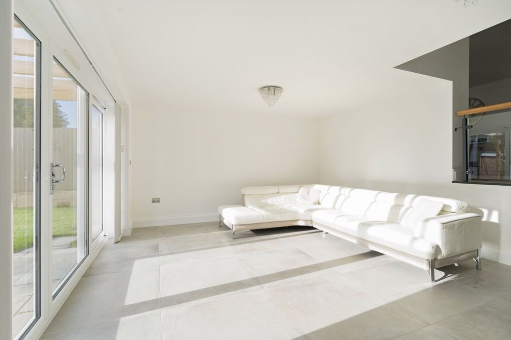 Additional image 4 of 3 bed detached house to rentBarley Close, Henley-In-Arden B95