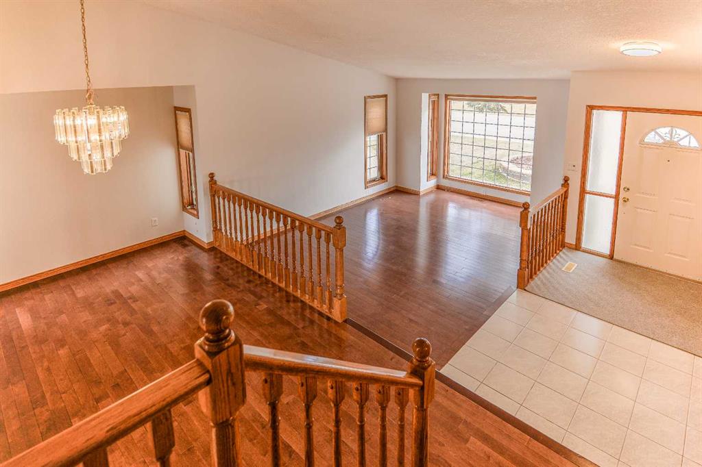 Additional image 6 of 393 Hawktree Circle NW, Calgary, AB, T3G 2X9