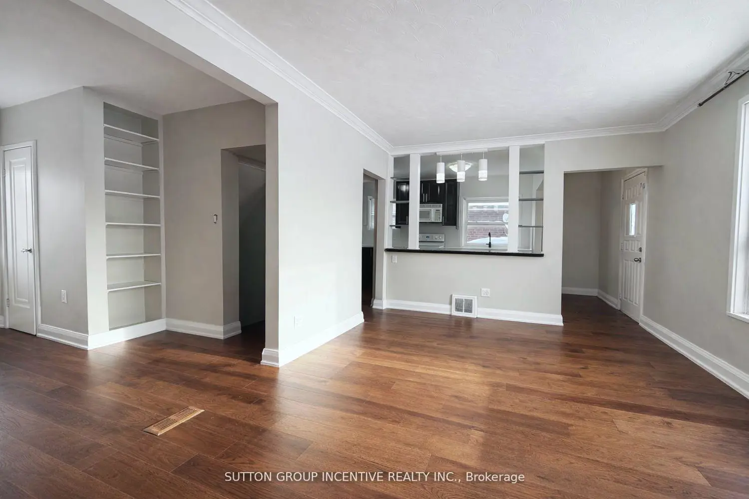 65 Barrhead Crescent photo 5