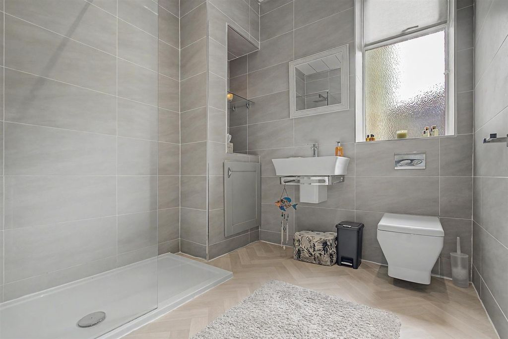 Additional image 14 of 2 bed flat for saleDenholm Street, Greenock PA16