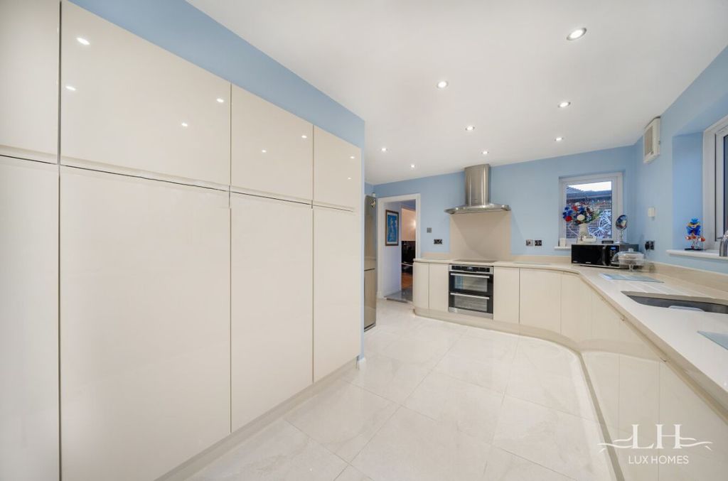 Additional image 4 of 3 bed detached bungalow for saleBrook Close, Romford RM2