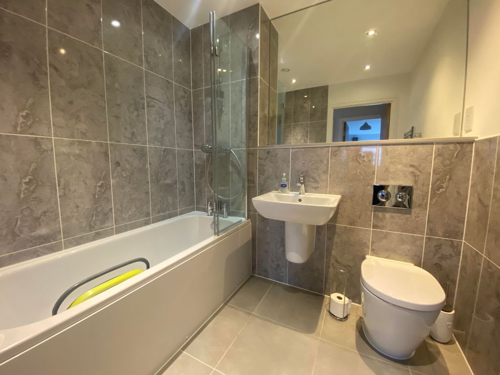Additional image 9 of 2 bed flat to rentKingman Way, Newbury RG14