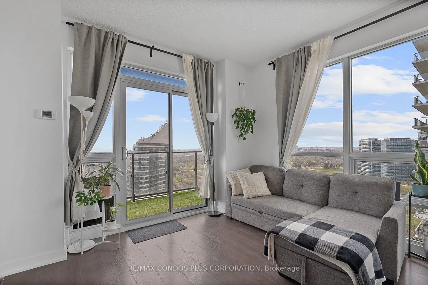 2212 Lakeshore Boulevard 3206