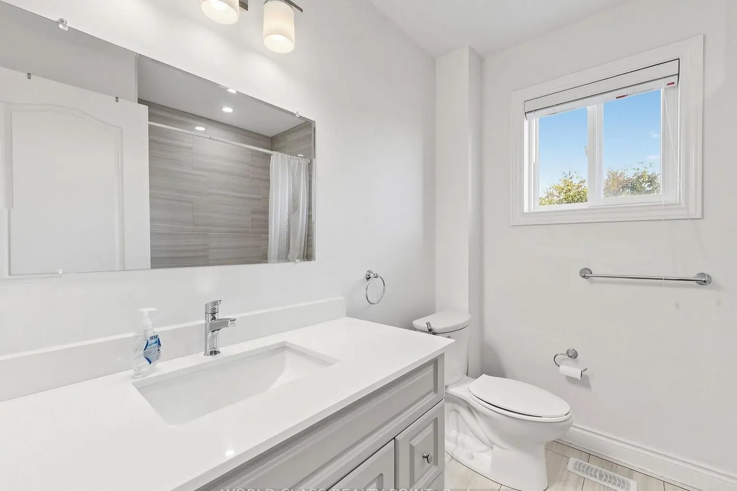 Additional image 11 of 1638 Norwill Crescent