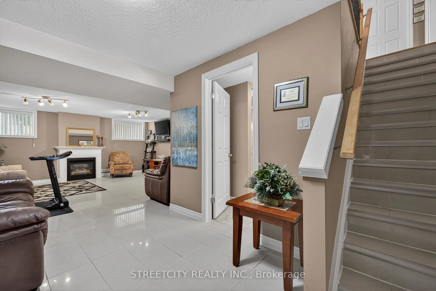 Additional image 12 of 2100 Denview Avenue 21