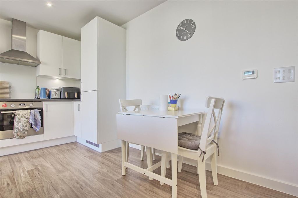 Additional image 4 of 2 bed flat for saleHering Road, Trumpington, Cambridge CB2
