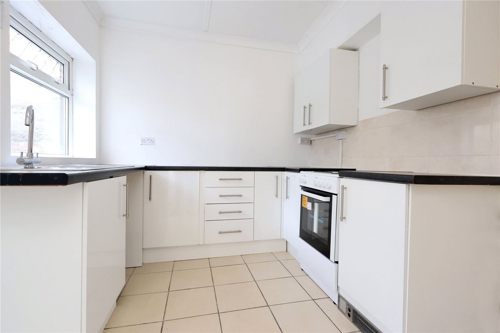 Additional image 4 of 3 bed flat to rentHigh Street, Tonypandy CF40