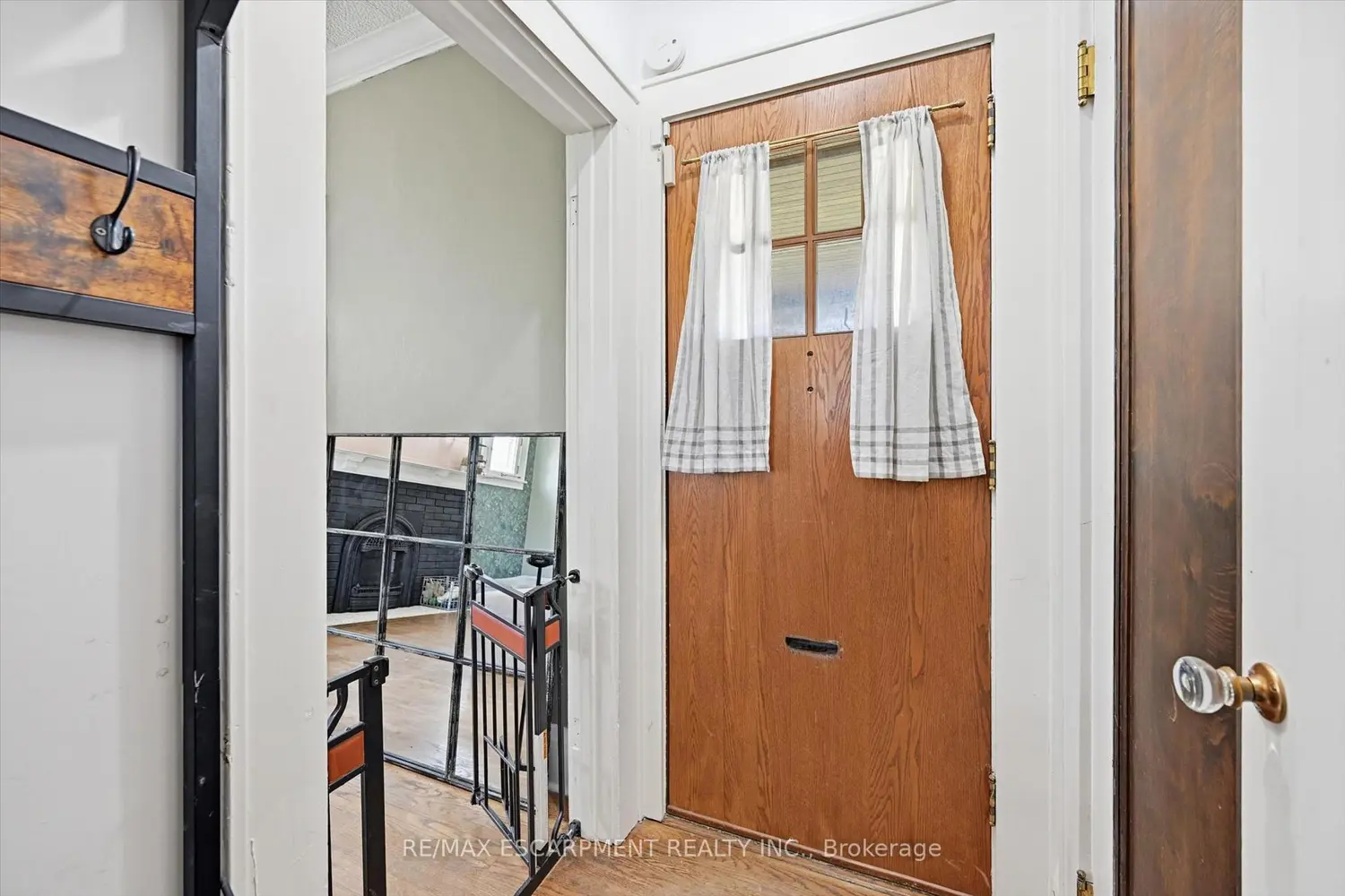 Additional image 3 of 392 Queenston Street