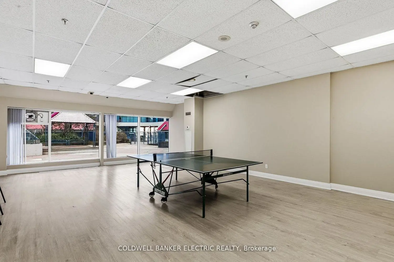 2550 Lawrence Avenue 815 photo 5