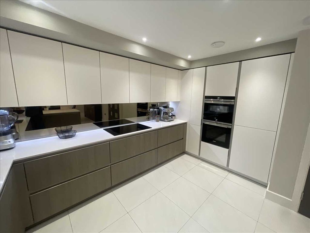 Additional image 10 of 2 bed flat to rentFriary Court, 189 St Bernards Road, Solihull B92