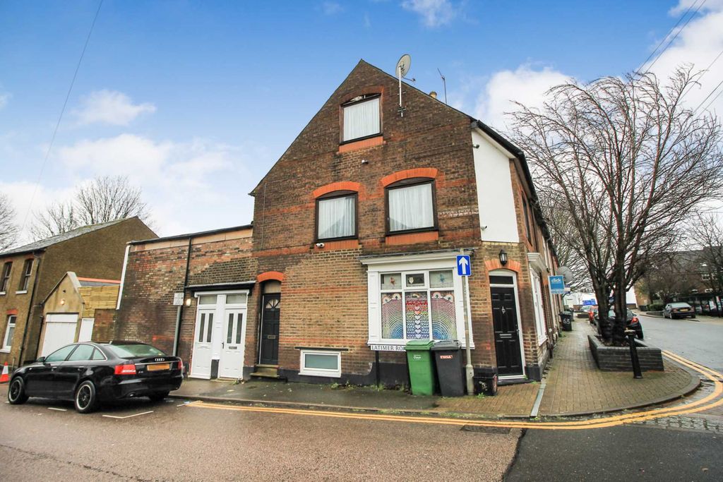 Additional image 11 of Detached house to rentHibbert Street, Luton LU1