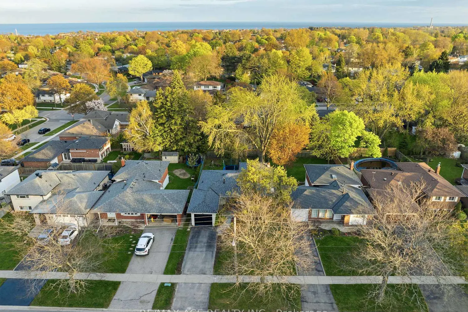 399 Lawson Road photo 2
