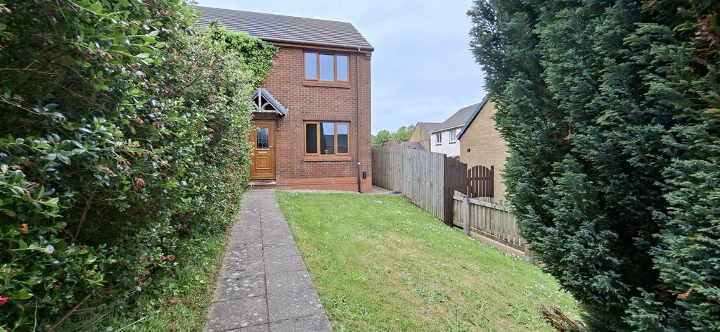 2 bed semi-detached house to rentFair Oakes, Haverfordwest SA61