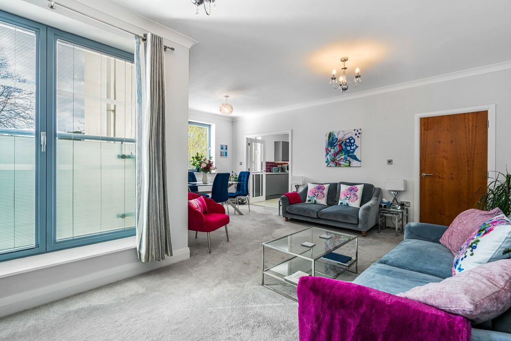 Additional image 10 of 2 bed flat for saleHartley Court, Pittville Circus Road, Pittville, Cheltenham GL52