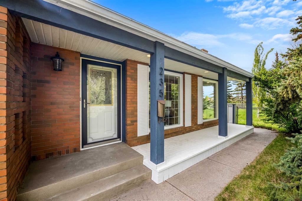 Additional image 4 of 235 Lake Rosen Crescent SE, Calgary, AB, T2J 3L9