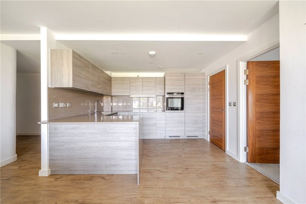 Additional image 2 of 2 bed flat to rentVictoria Bridge Road, Bath, Somerset BA2