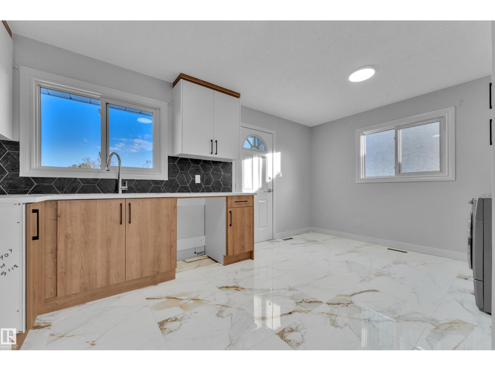 Additional image 6 of 5118 17a Avenue NW, Edmonton, AB, T6L1A6