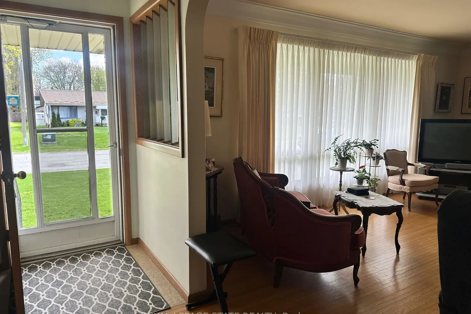 130 Gardiner Avenue photo 5