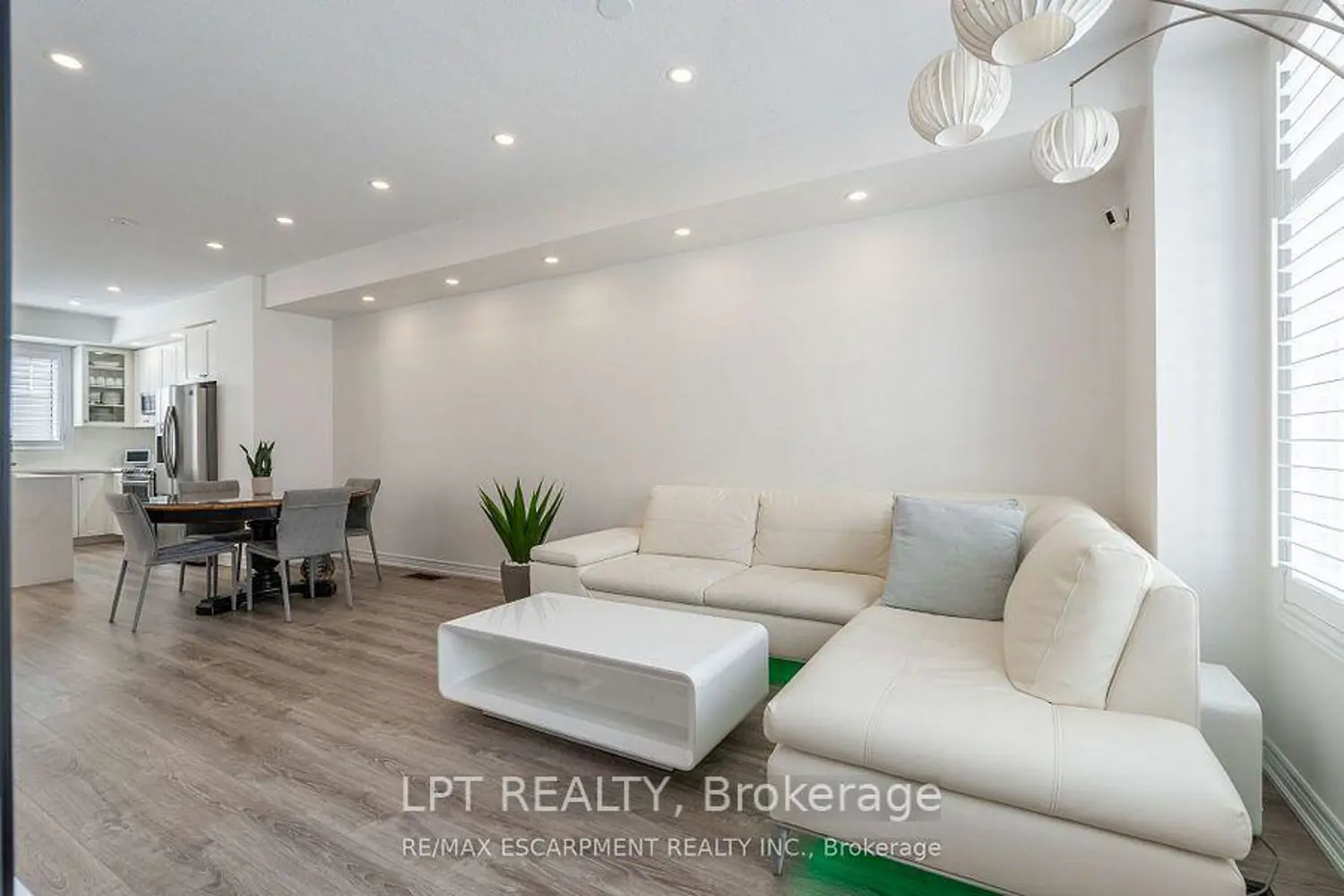 Additional image 13 of 16 Place Polonaise Drive