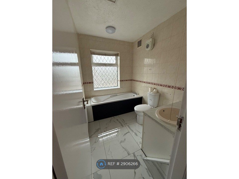 Additional image 19 of 3 bed semi-detached house to rentAuckland Road, Scunthorpe DN15