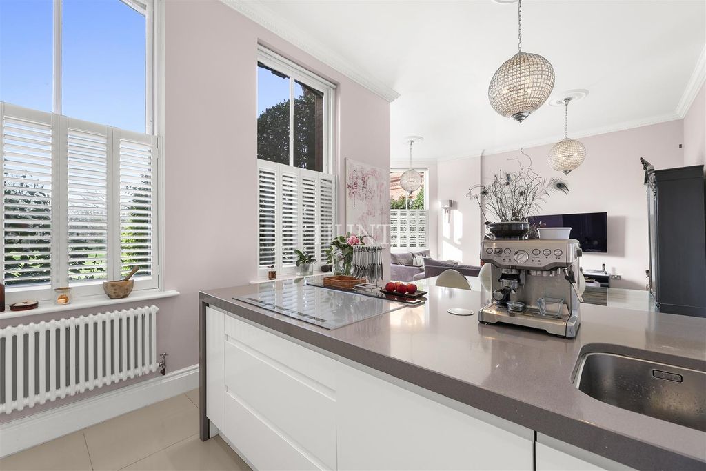 Additional image 10 of 3 bed flat for saleNorthumberland House, Repton Park, Woodford Green IG8