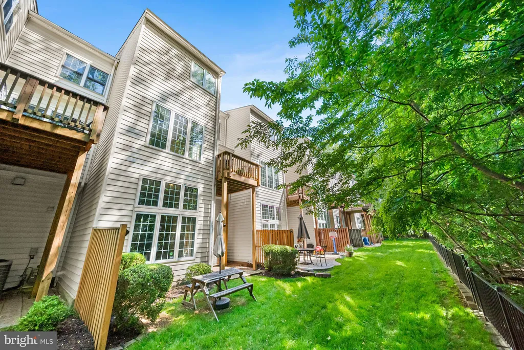 Additional image 3 of 135 Wootton Oaks Court, Rockville, MD 20852