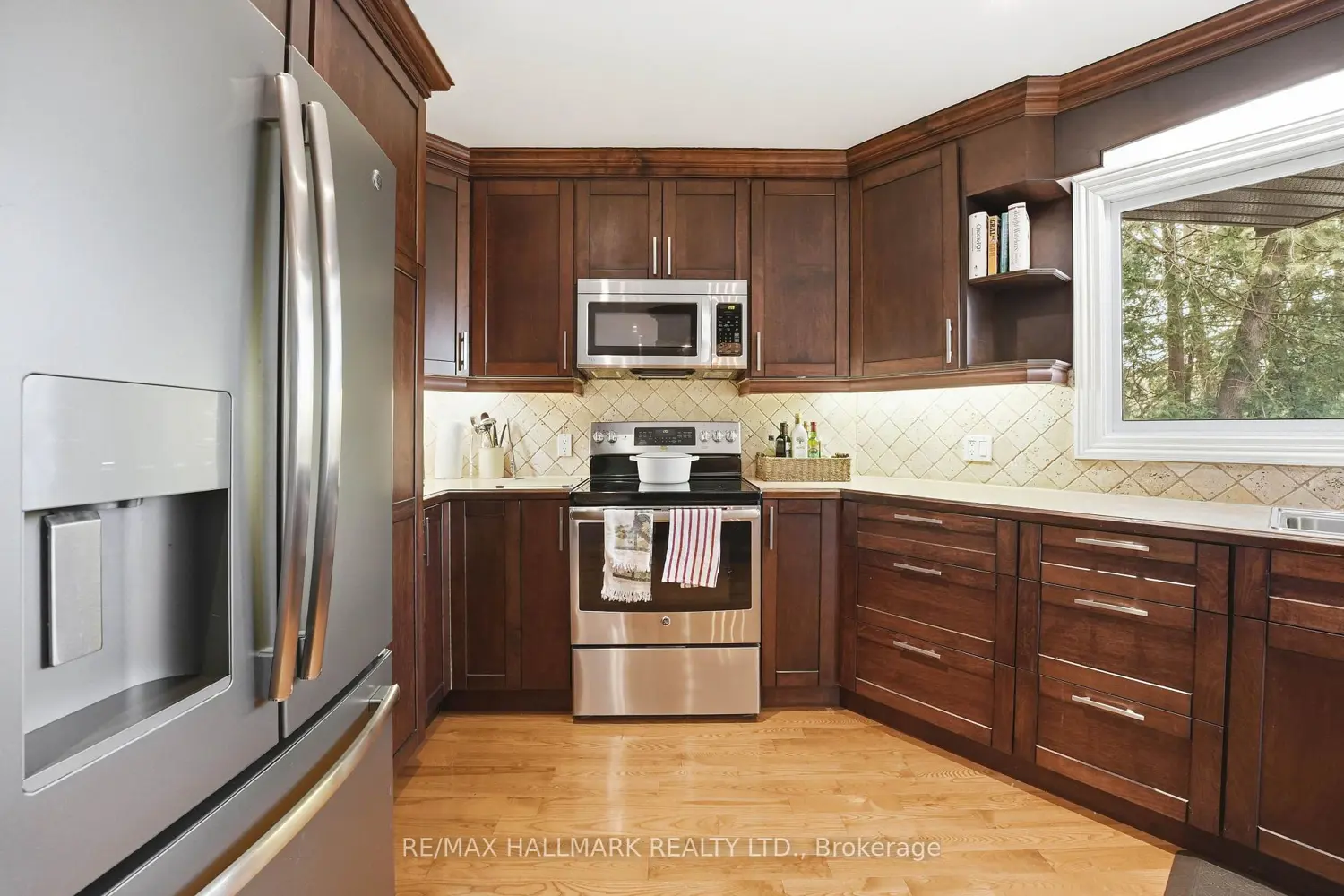 104 Riverbank Drive photo 4