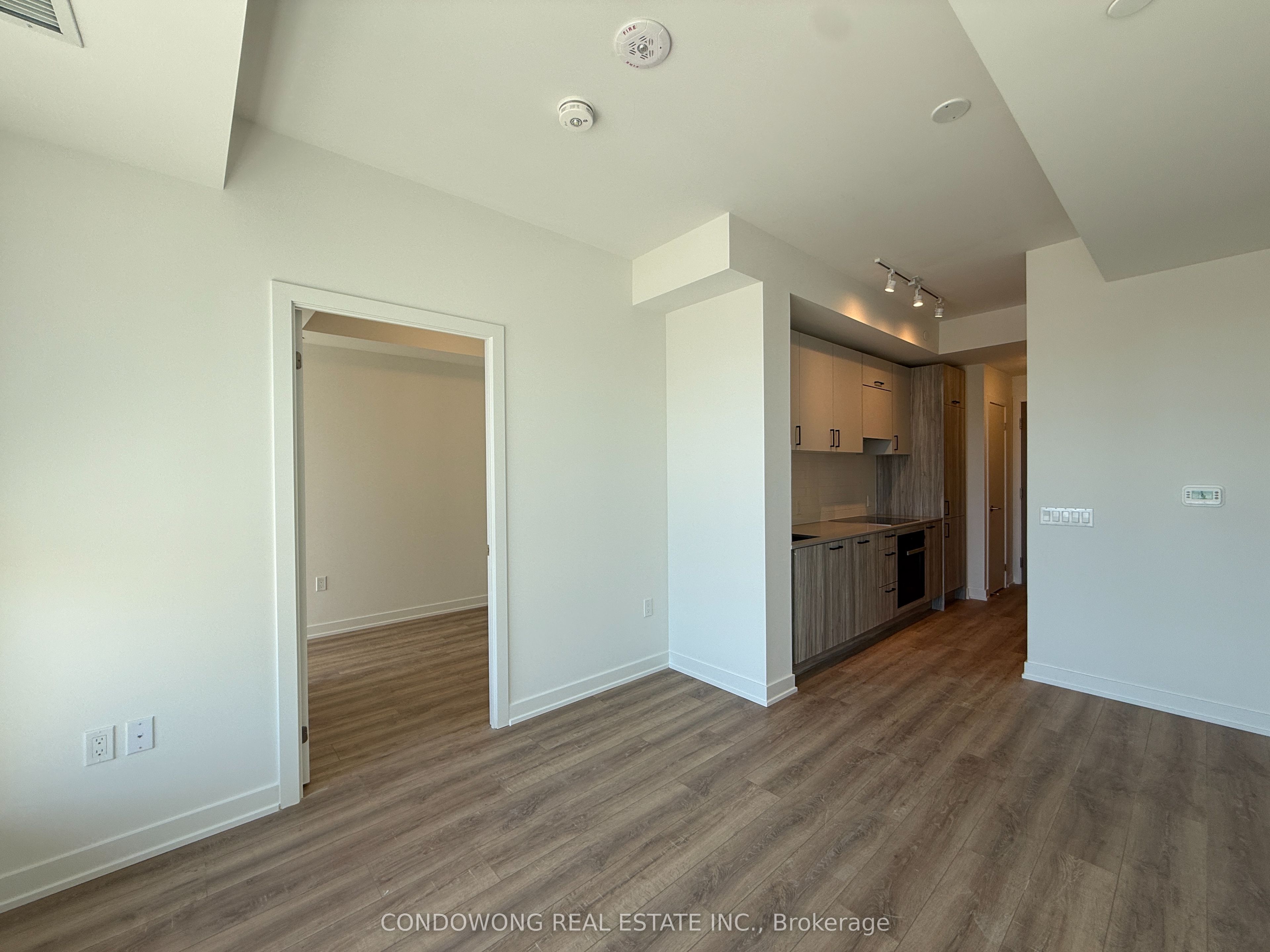 Additional image 3 of 908-5 Quarrington Lane, Toronto, ON, M3C 0S5