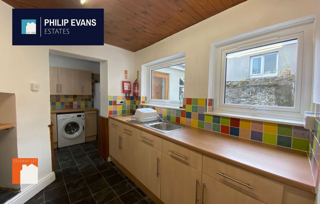 Additional image 2 of 6 bed terraced house to rentHigh Street, Aberystwyth SY23