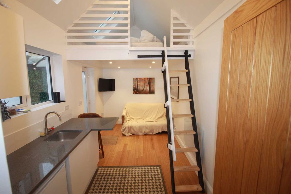 Additional image 2 of Detached house to rentHibbert Street, Luton LU1